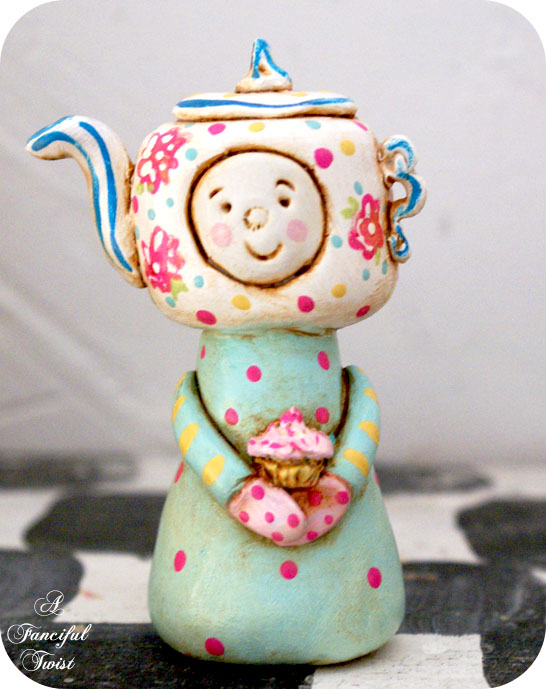 Cupcake de la Tea Party DooLittle Front