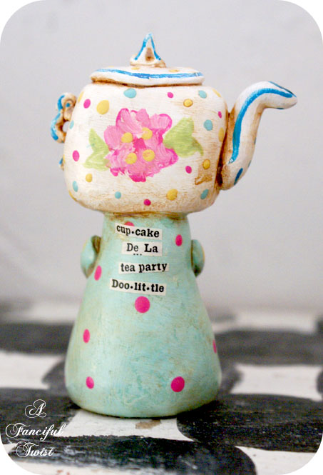 Cupcake de la Tea Party DooLittle