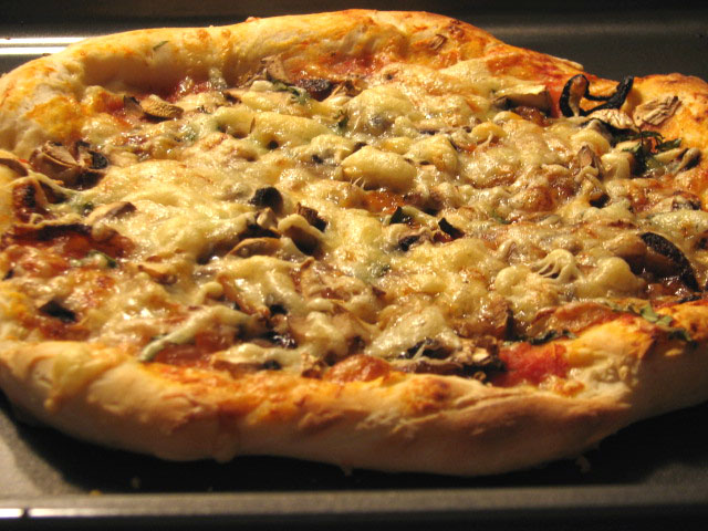 Pizza_in_the_oven Pizza_in_the_oven